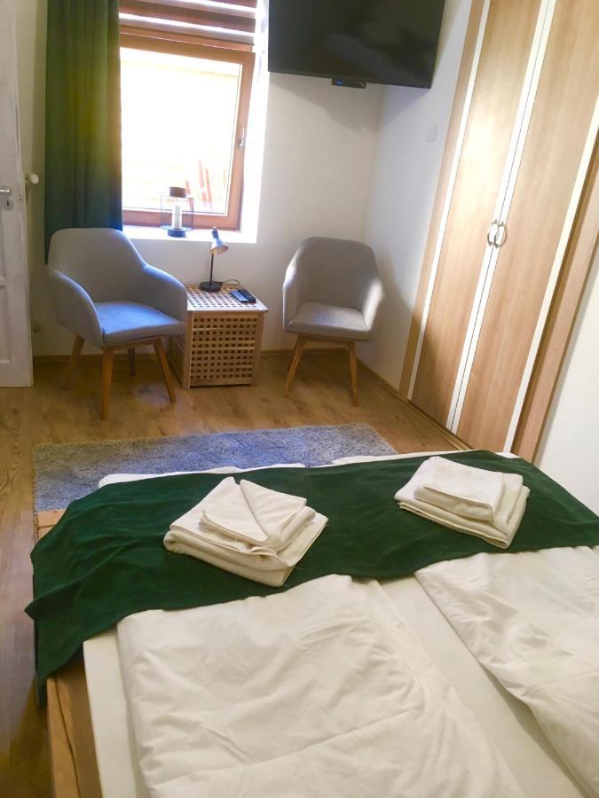 Boroka Apartman Belvaros Veszprém Buitenkant foto